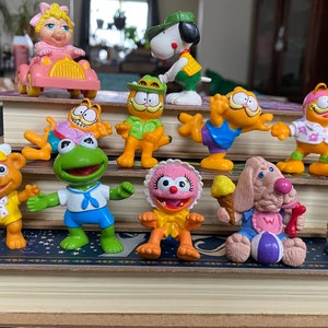 11 piece vintage fast food toys!