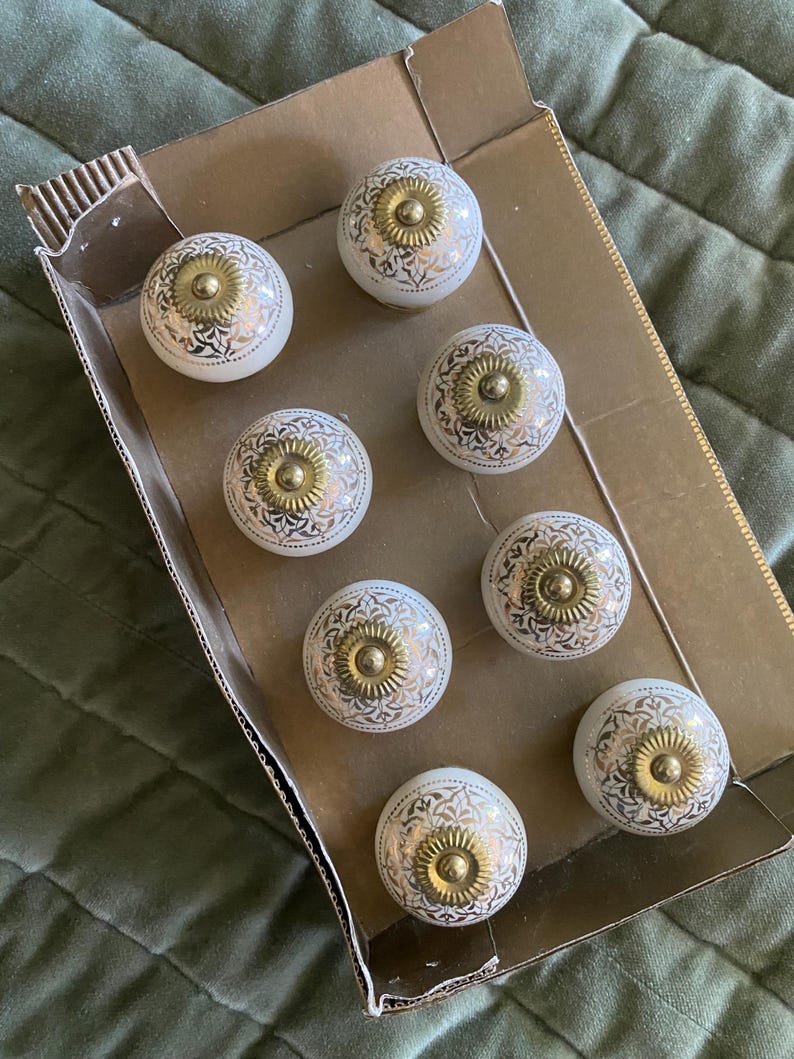 Vintage Ceramic Drawer Pull/knobs with gold/brass color accents afbeelding 7