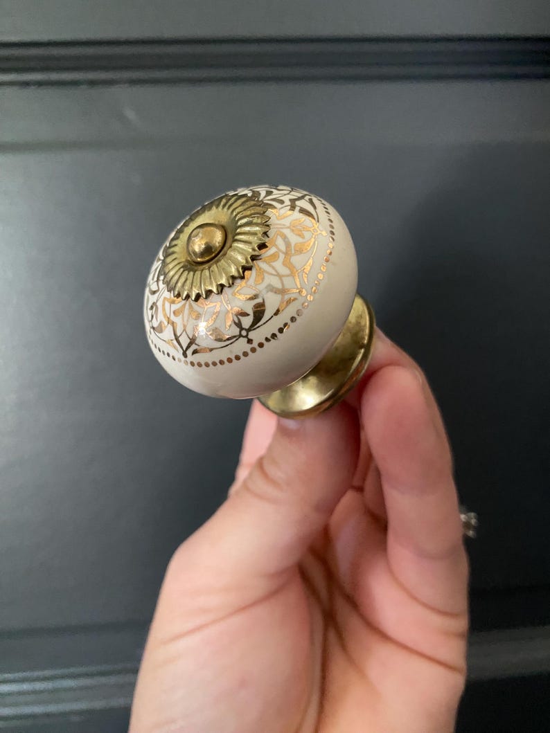 Vintage Ceramic Drawer Pull/knobs with gold/brass color accents afbeelding 1