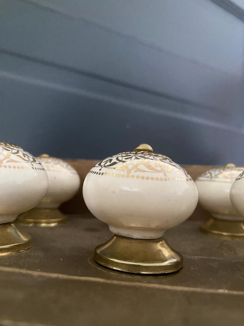 Vintage Ceramic Drawer Pull/knobs with gold/brass color accents afbeelding 9