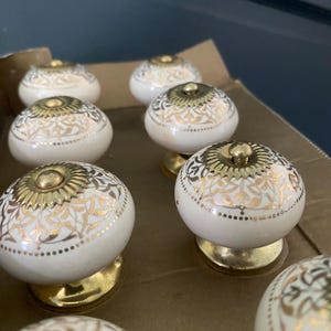 Vintage Ceramic Drawer Pull/knobs with gold/brass color accents afbeelding 6