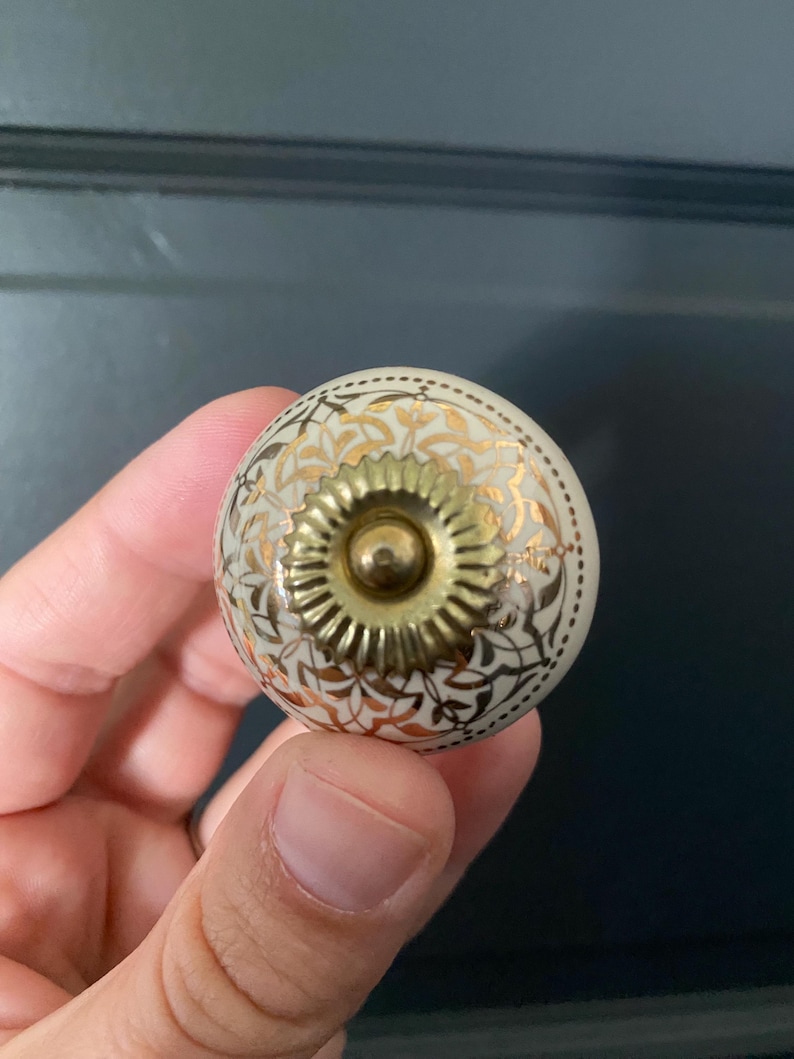 Vintage Ceramic Drawer Pull/knobs with gold/brass color accents afbeelding 4