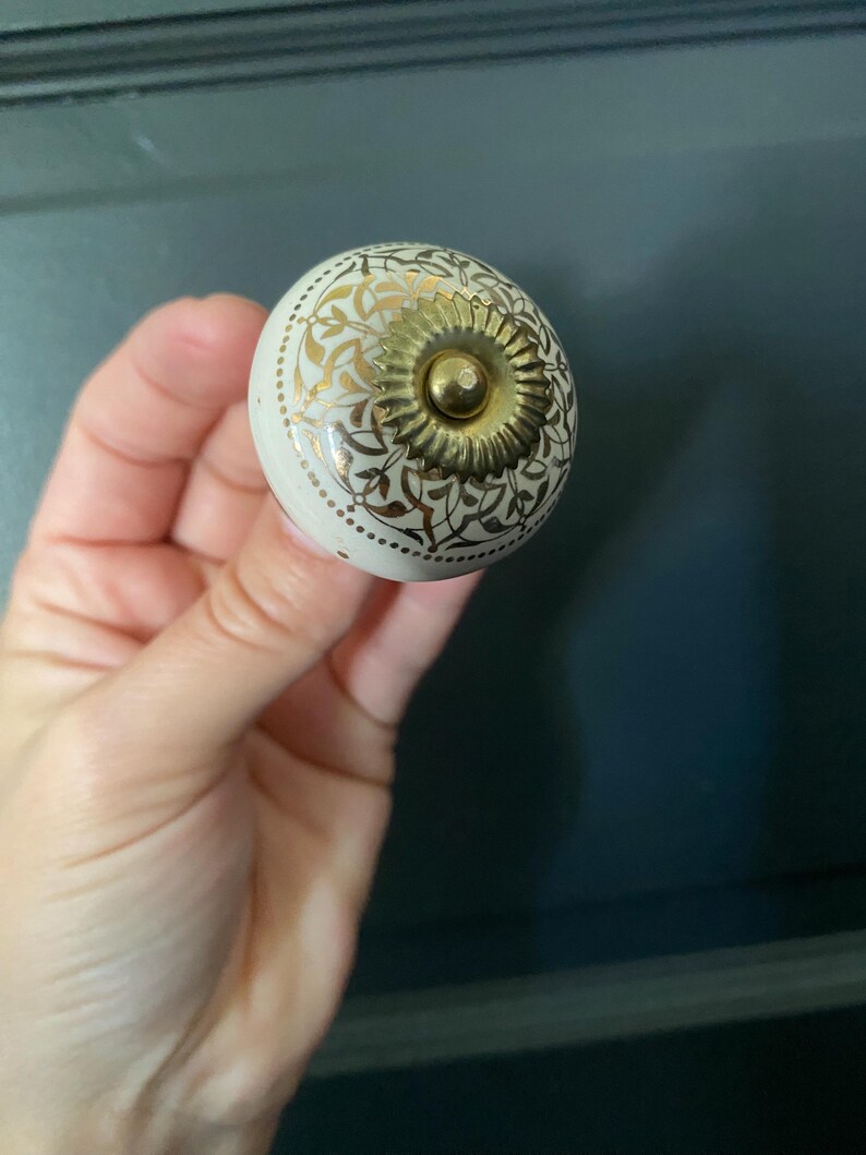 Vintage Ceramic Drawer Pull/knobs with gold/brass color accents afbeelding 2