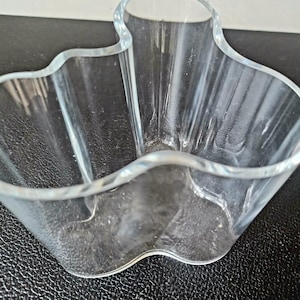Alvar Aalto Clear Glass Savoy Vase, Iittala Finland, 1970s Midcentury Modern Design