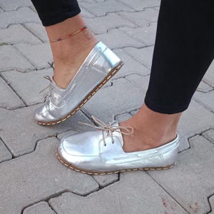 Sustainable Barefoot Sandal, Grounding Minimalist Shoes, Wide Women&#39;s Shoes, Barefoot Bright silver color Leather Sandal, College Women Shoe