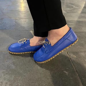 Sandales minimalistes solides, chaussures universitaires bleues aux pieds nus en cuir, chaussures pieds nus durables, hippie vintage, semelle plate en cuir souple