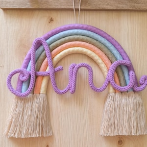 Targa personalizzata con nome arcobaleno in macramè - Decorazione da parete in filo metallico lavorato a maglia per cameretta dei bambini, regalo per baby shower, arte in corda fatta a mano