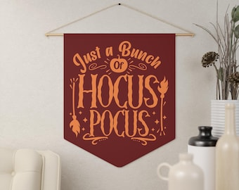 „Just a Bunch of Hocus Pocus“ – Dekorative Wimpel-, Kerzen- und Aufkleberkollektion