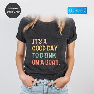 Camiseta &quot;Beber en un barco&quot;: Camiseta de vacaciones de verano