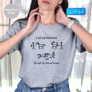 Dierenarts arts grappig cadeau shirt, ik ben een aprosessional veterinaire geneeskunde reis tshirt, cartoon design dierenarts vibes tee, cadeau speels grappig shirt dierenarts