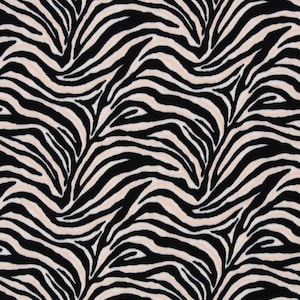 Könnte beinhalten: Schwarz-weißes Zebra-Musterstoff mit einem welligen Muster.