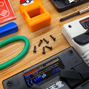 Better black screws for Miyoo Mini, Mini +, Miyoo Flip and Miyoo A30