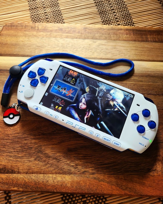 Smycz Premium PSP z regulowanym paskiem i dodatkowymi zawieszkami