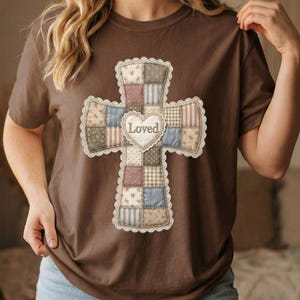 Cruz de patchwork PNG, diseño digital PNG de cruz de colcha, sublimación PNG de fe cristiana, diseño de camiseta estilo cottagecore, descarga instantánea