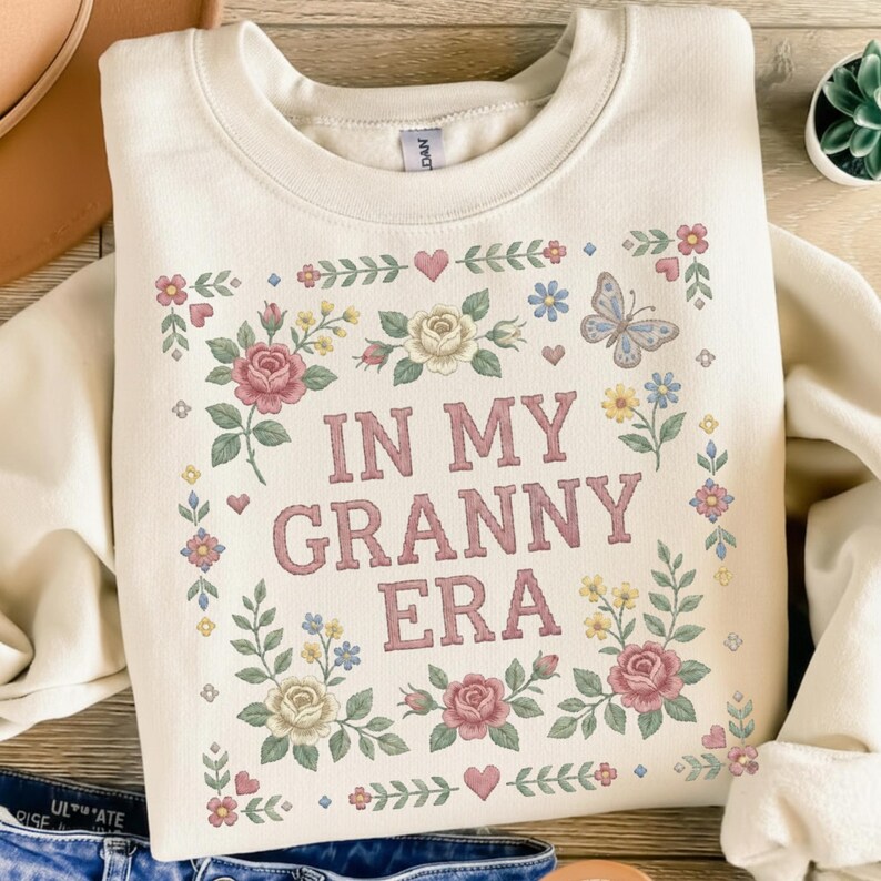 Pacote de imagens PNG digitais "In My Grandma Era" para download instantâneo, com designs vintage para camisetas da vovó. Conjunto de imagens PNG para sublimação. imagem 7