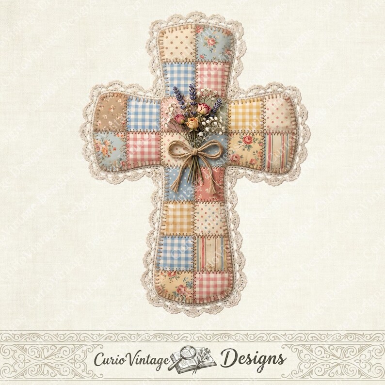 Puede incluir: Una cruz de patchwork con un ramo de flores atado con un lazo. La cruz est&aacute; hecha de varias telas estampadas en colores pastel, incluyendo flores, cuadros y lunares. Un delicado ribete de encaje bordea la cruz.