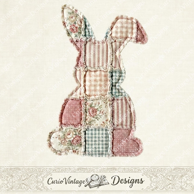 Puede incluir: Silueta de conejo de patchwork en tonos pastel de rosa, azul y crema. El conejo est&aacute; hecho de varios patrones de tela, incluyendo dise&ntilde;os florales, de lunares y a rayas. Los bordes est&aacute;n deshilachados, d&aacute;ndole un aspecto vintage y hecho a mano. El texto "Curio Vintage Designs" est&aacute; en la parte inferior.