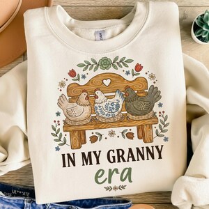 Pacote de imagens PNG digitais "In My Grandma Era" para download instantâneo, com designs vintage para camisetas da vovó. Conjunto de imagens PNG para sublimação. imagem 8