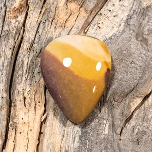 Mookaite Jasper cabochon