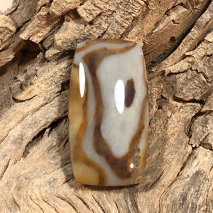 Banded chert cabochon