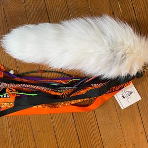 Marble Fox Tail Keychain RAVENNA