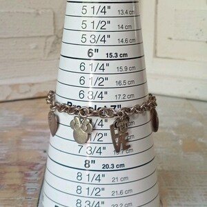 Pulsera vintage de plata de ley Disney con dije de Mickey y Minnie Mouse enamorados, 16 g imagen 11