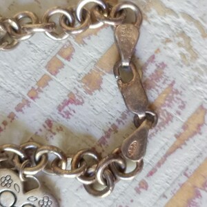 Pulsera vintage de plata de ley Disney con dije de Mickey y Minnie Mouse enamorados, 16 g imagen 7