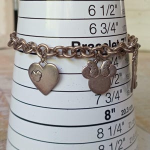 Pulsera vintage de plata de ley Disney con dije de Mickey y Minnie Mouse enamorados, 16 g imagen 5