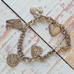 Pulsera vintage de plata de ley Disney con dije de Mickey y Minnie Mouse enamorados, 16 g imagen 1
