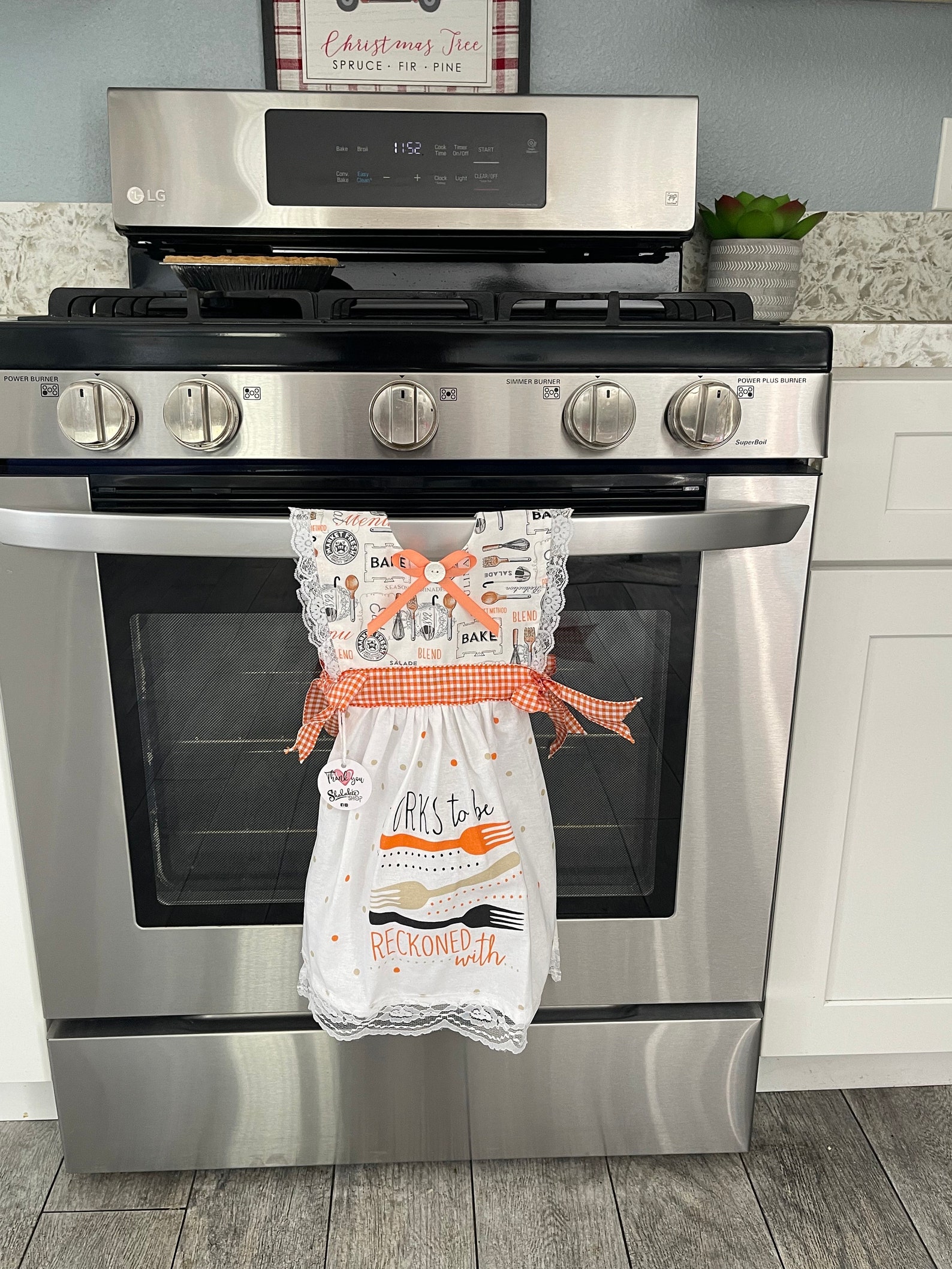 Oven Ribbon Oven Door Kitchen Towel Dress. Decorated With Ribbons, Lace and Brooch ...