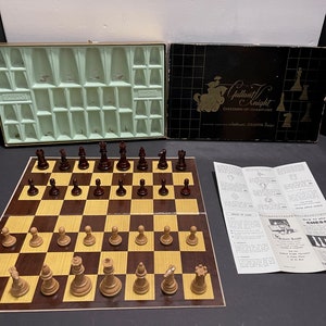 VINTAGE - GALLANT KNIGHT Chess Set - &quot;Wood Grain&quot; - weighted - beautifully made