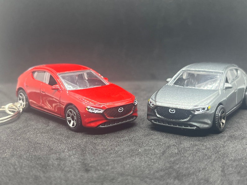 2019 Mazda 3 Neuheit Schlüsselanhänger aus 1:64 DieCast Modellauto Bild 1