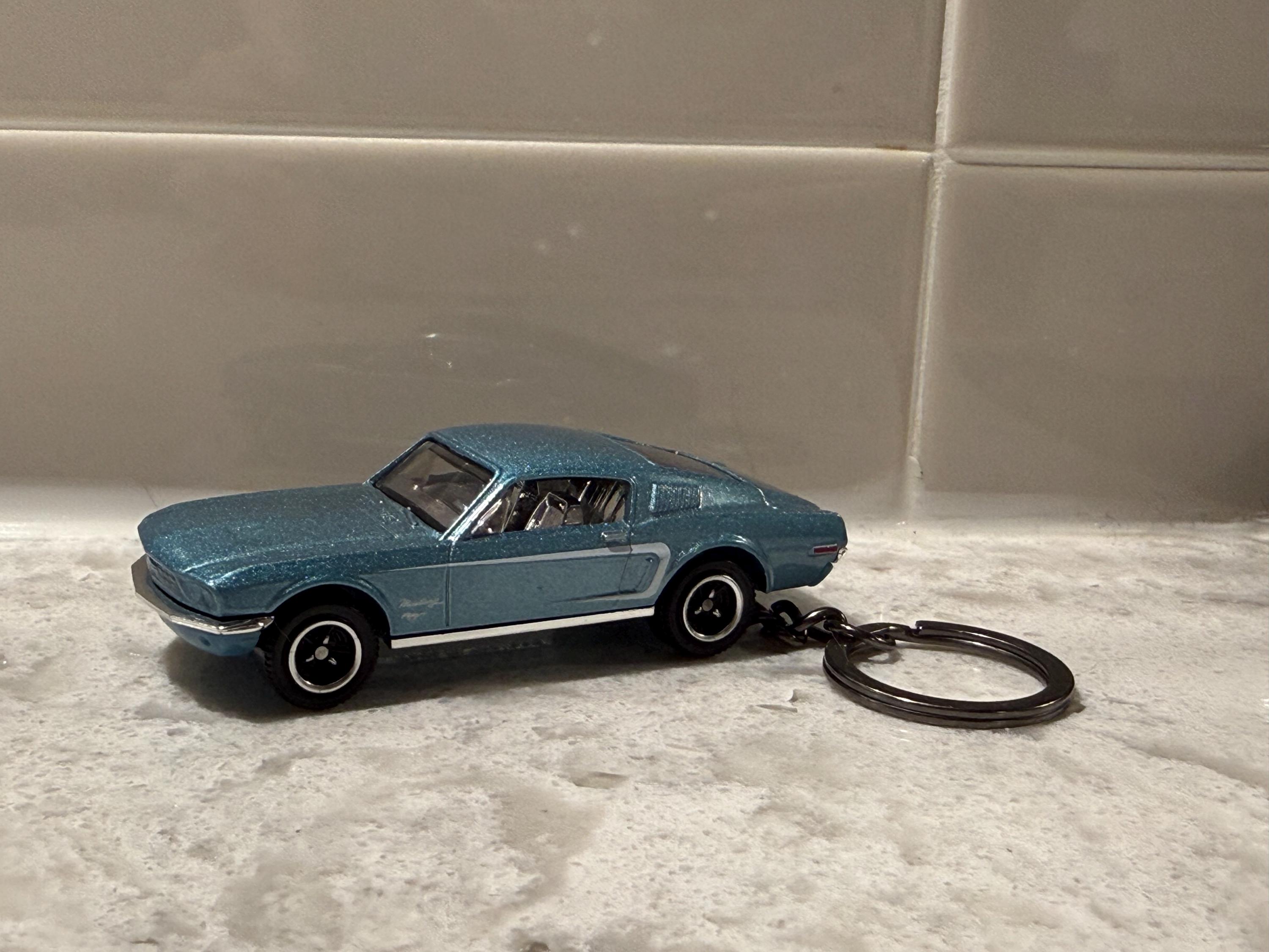 Miniature Ford Mustang 1965 Fastback 1/18 - Mira 9101 - Or Champagne