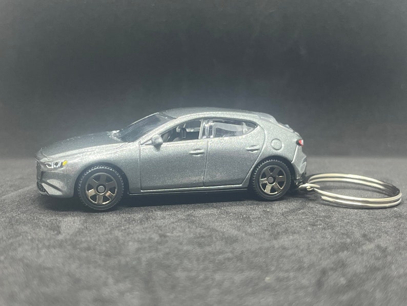 2019 Mazda 3 Neuheit Schlüsselanhänger aus 1:64 DieCast Modellauto Bild 2