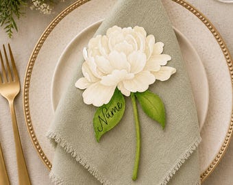 Tarjetas de mesa personalizadas con peonías blancas / Decoración personalizada para bodas y cenas
