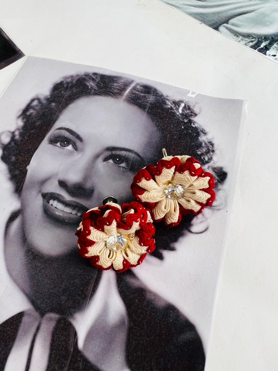 Vintage 1940s floral screw back clip on earrings m