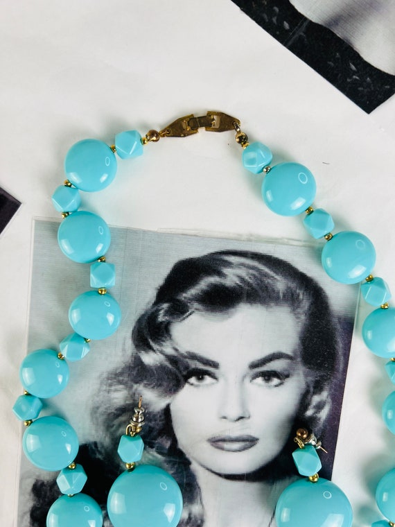 Vintage 1960’s turquoise color beaded necklace an… - image 4