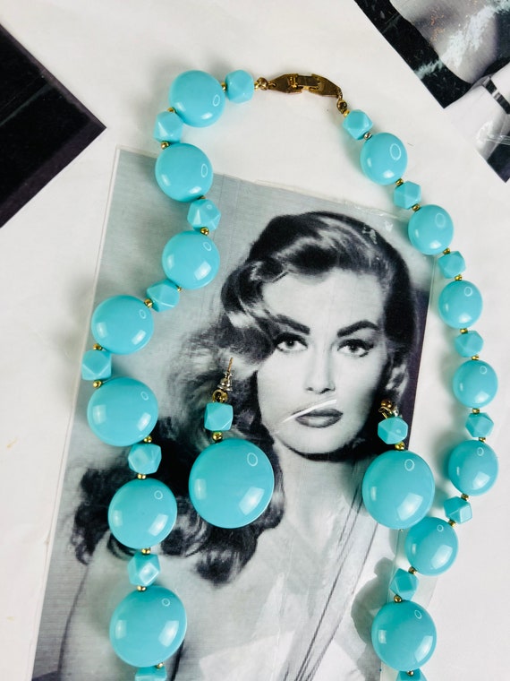 Vintage 1960’s turquoise color beaded necklace an… - image 2