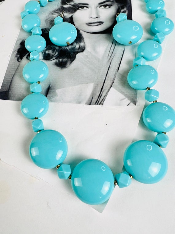 Vintage 1960’s turquoise color beaded necklace an… - image 5