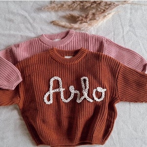 Personalized Hand Embroidered Name Baby Sweater Custom baby name sweater Girl sweater with name Baby shower gift for girl boy Knit image 3