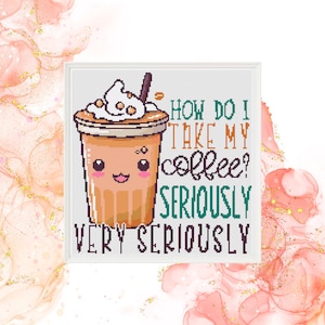 Puede incluir: Patrón de punto de cruz con una taza de café de dibujos animados con una cobertura de crema batida y el texto "¿Cómo tomo mi café? En serio, muy en serio."