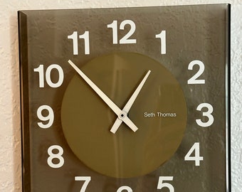 Seth Thomas Visionette Smoked Gray Lucite Wall Clock Battery Operated, Mid Century Vintage Minimalist Decor Early 1970s