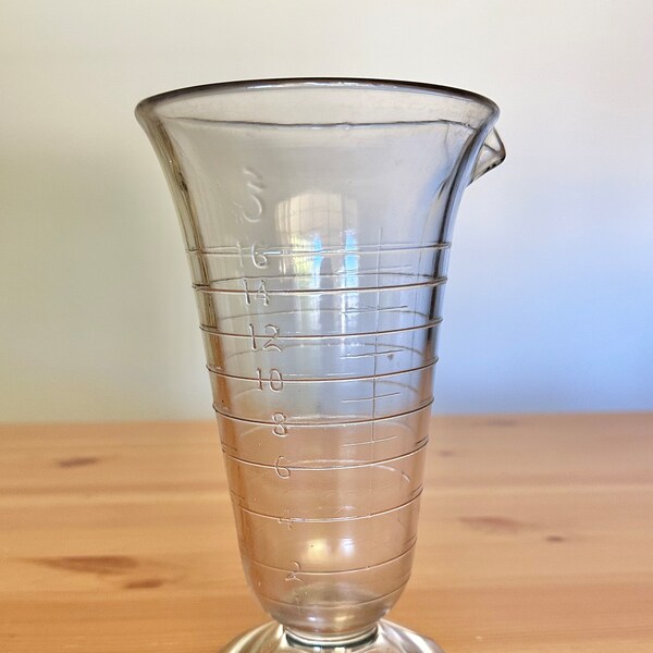 Vintage Heavy Glass Apothecary Science and Photography Beaker Vase with Pour Spout 16 Ounces