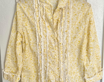 Lady’s Small Long Sleeve Collared Blouse Yellow & White Floral Print, Ruffles Lace Trimmed Chest and Cuffs, Cottagecore, 1980s