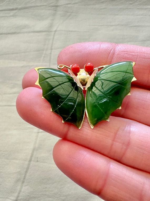 Vintage Bright Green Jade and Gold Tone Butterfly… - image 2