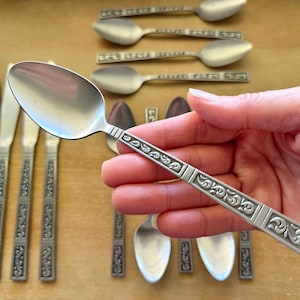 Riviera RIF4 Pattern Stainless Steel Flatware Replacement Spoons and Knives Scrollwork Design on Black Handle, Vintage 1970s Made in Japan