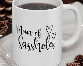Grappige moeder mok sarcastische moeder van Sassholes koffiekopje Moederdag cadeau voor vrouwen Hilarische moeder humor Snarky moeder leven aanwezig