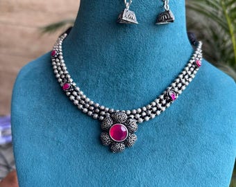 Chokerset van geoxideerd zilver, smaragd, Indiase sieraden met oorbellen