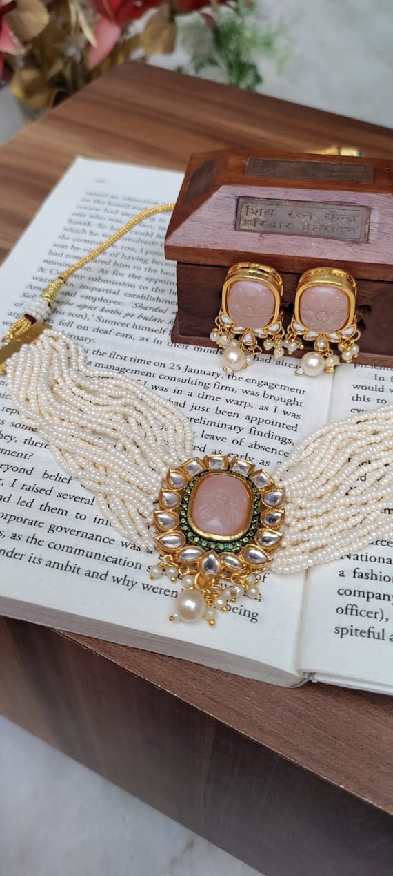Collier Fantaisie Ethnique Indien Blanc Avec Pendentif - Neuf Avec étiquettes
