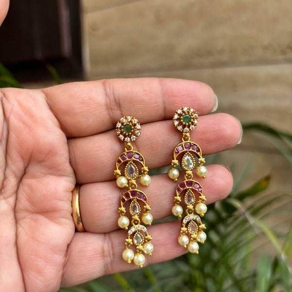 Pendientes Jhumka de circonita cúbica, pendientes indios dorados